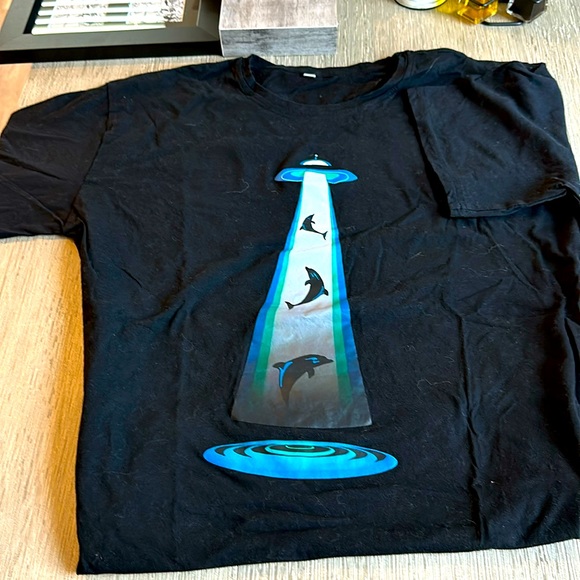 Xl dolphin tee - Picture 1 of 2